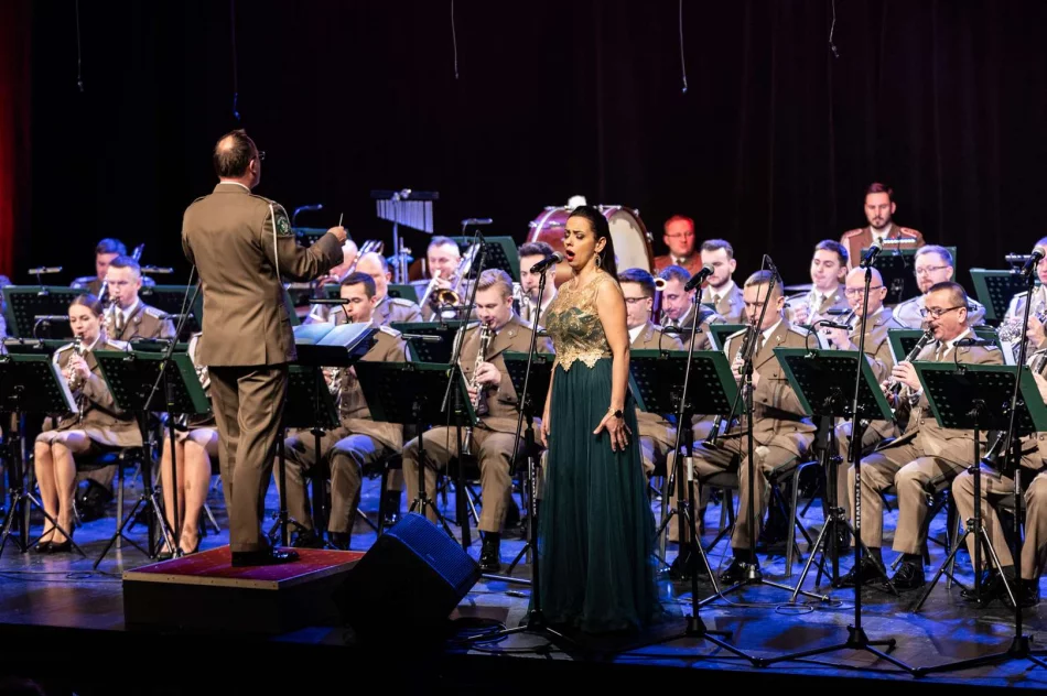 Koncert Walentynkowy z okazji Święta Patrona Miasta odbył się Limanowskim Domu Kultury - zdjęcie 5