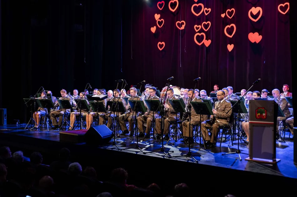 Koncert Walentynkowy z okazji Święta Patrona Miasta odbył się Limanowskim Domu Kultury - zdjęcie 6
