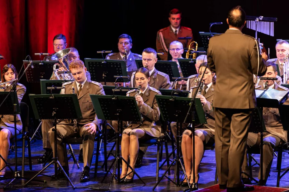 Koncert Walentynkowy z okazji Święta Patrona Miasta odbył się Limanowskim Domu Kultury - zdjęcie 8