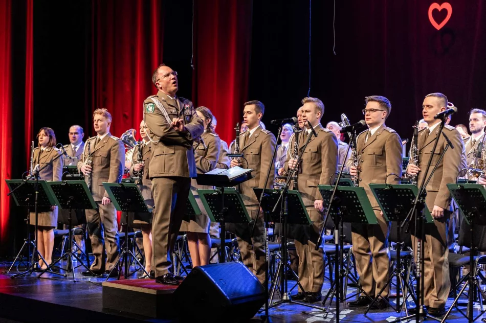Koncert Walentynkowy z okazji Święta Patrona Miasta odbył się Limanowskim Domu Kultury - zdjęcie 10