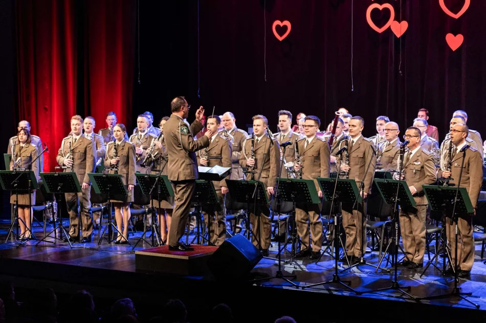 Koncert Walentynkowy z okazji Święta Patrona Miasta odbył się Limanowskim Domu Kultury - zdjęcie 11