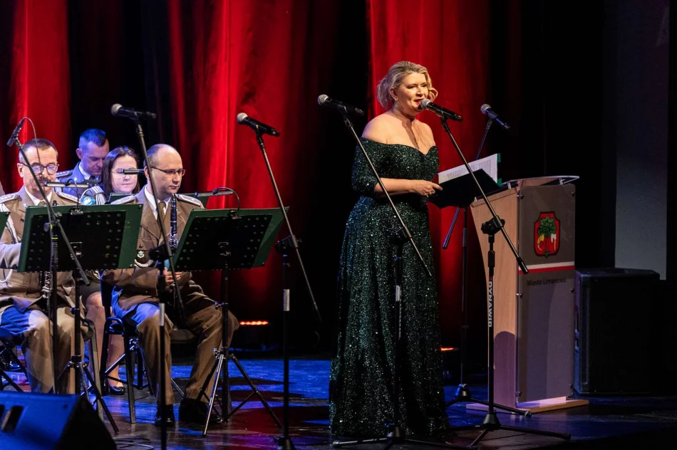 Koncert Walentynkowy z okazji Święta Patrona Miasta odbył się Limanowskim Domu Kultury - zdjęcie 12