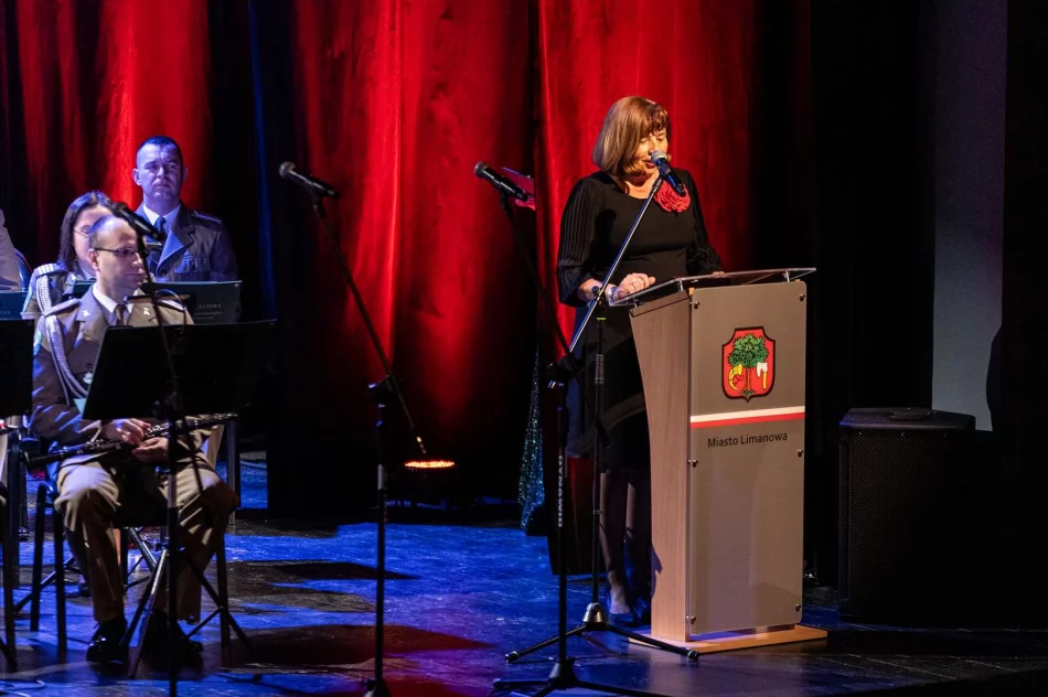 Koncert Walentynkowy z okazji Święta Patrona Miasta odbył się Limanowskim Domu Kultury - zdjęcie 13