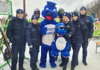 Policjanci edukowali dzieci na stoku  - zdjęcie główne