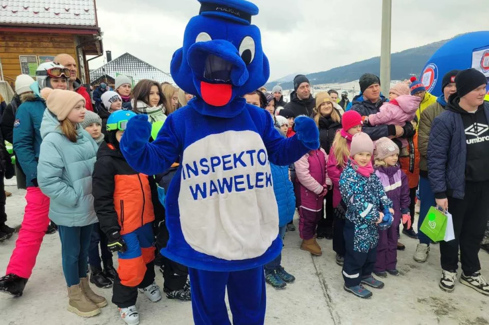 Policjanci edukowali dzieci na stoku  - zdjęcie 2