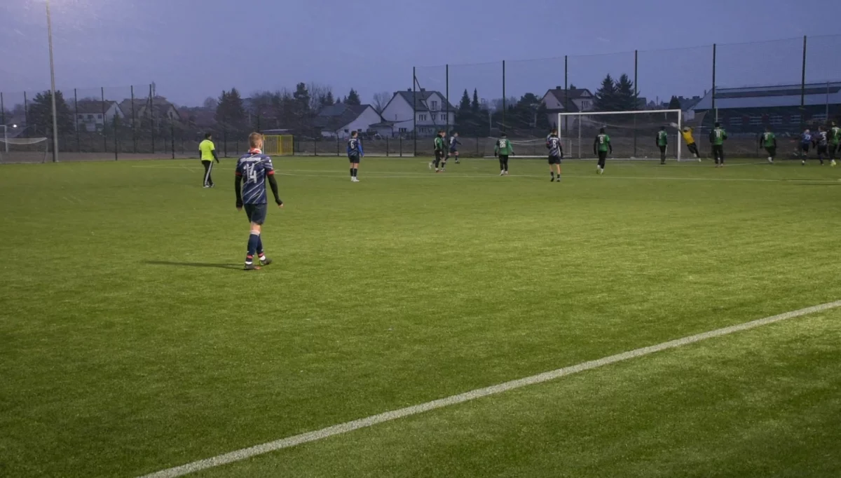 AKS popracował nad skutecznością w sparingu