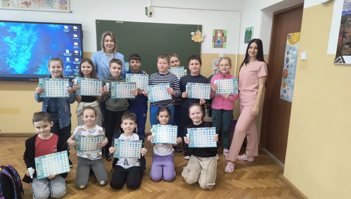Spotkanie edukacyjne o higienie jamy ustnej w Szkole Podstawowej nr 1 w Męcinie