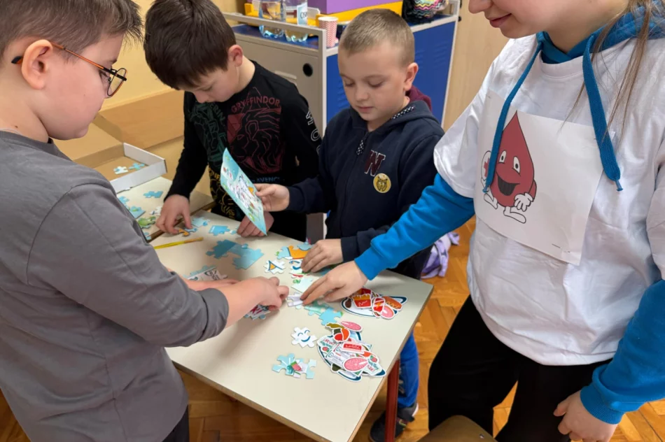 Spotkanie edukacyjne o higienie jamy ustnej w Szkole Podstawowej nr 1 w Męcinie - zdjęcie 11