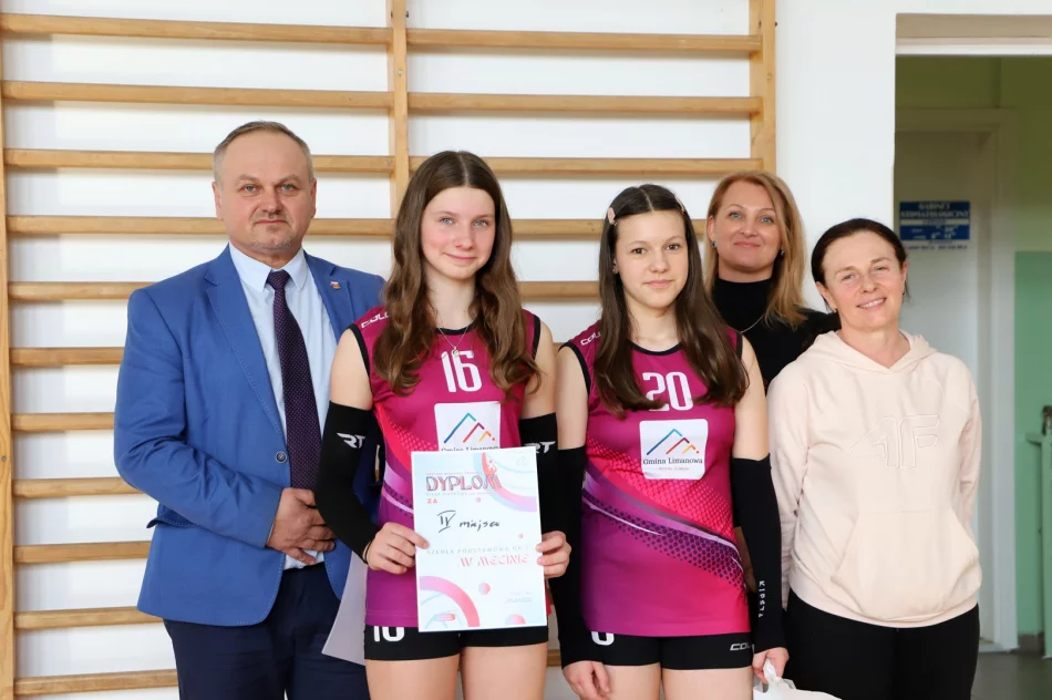 SP Mordarka zwycięzcą Mistrzostw Gminy Limanowa w Piłce Siatkowej Dziewcząt - zdjęcie 13