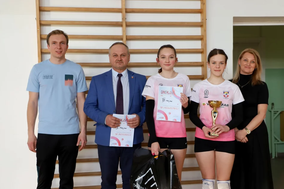 SP Mordarka zwycięzcą Mistrzostw Gminy Limanowa w Piłce Siatkowej Dziewcząt - zdjęcie 15