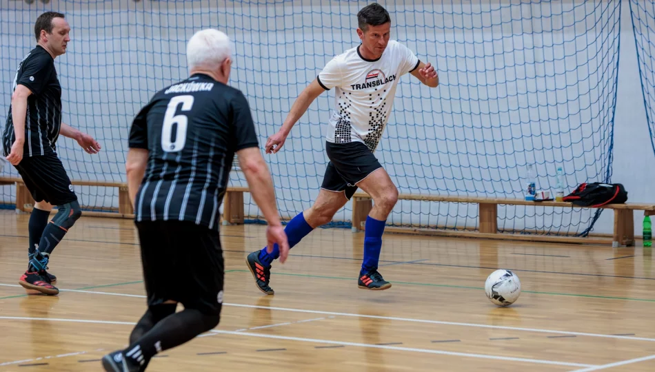 75 zawodników w turnieju futsalu o Puchar portalu Limanowa.in (ZDJĘCIA) - zdjęcie 1