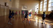 Uczennice limanowskiej „Jedynki” mistrzyniami miasta w piłce siatkowej - zdjęcie 4