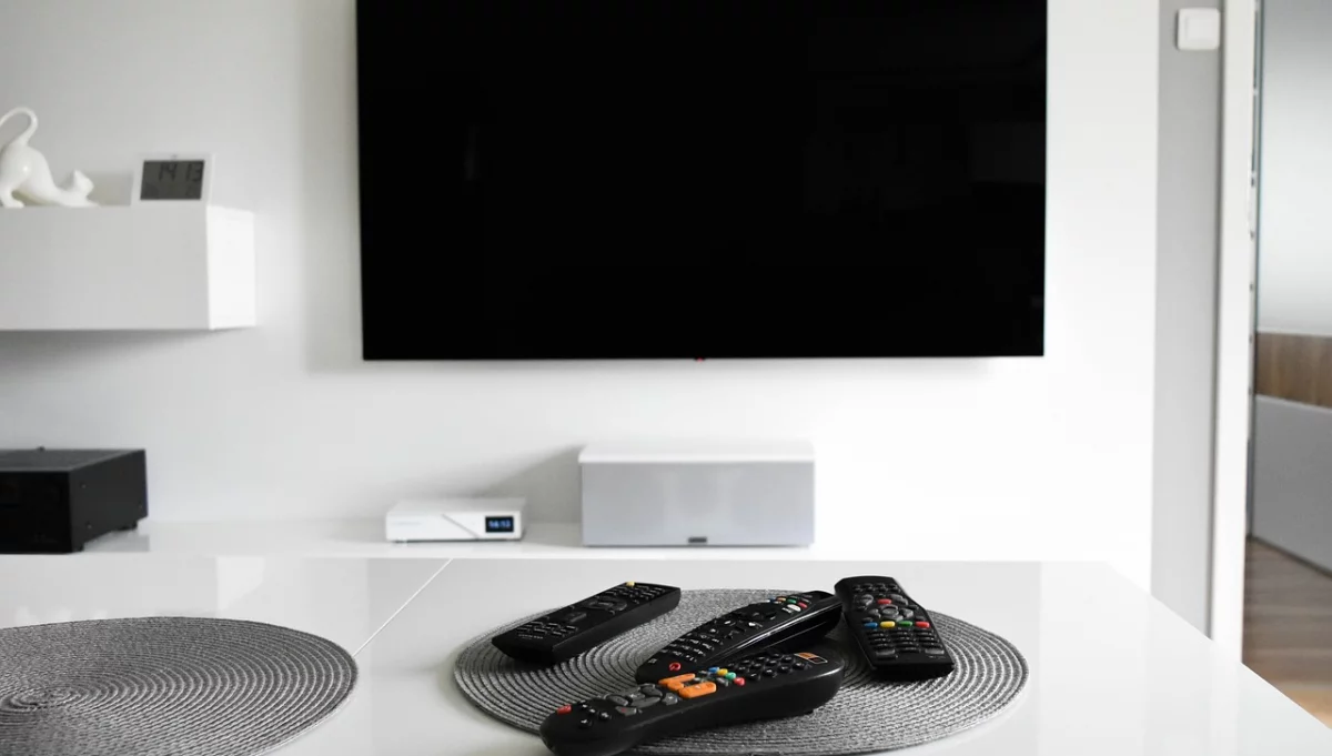 Szafki pod telewizor – mebel funkcjonalny i stylowy