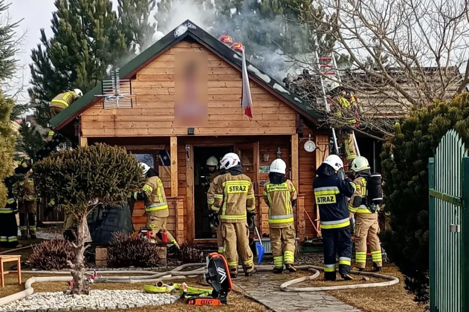 ​Pożar budynku letniskowego - ogień strawił poddasze - zdjęcie 3