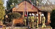 ​Pożar budynku letniskowego - ogień strawił poddasze - zdjęcie 5