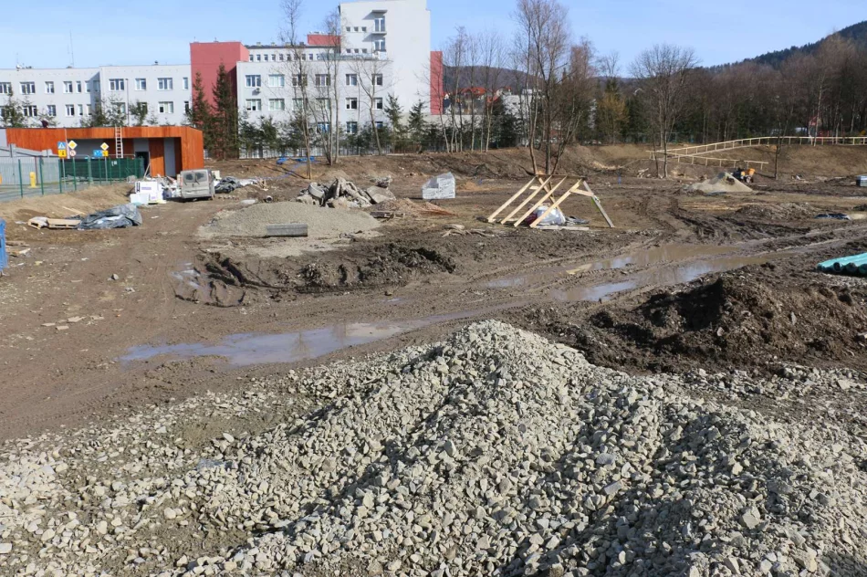 Trwa budowa kompleksu rekreacyjno-wypoczynkowego przy ul. Kusocińskiego - zdjęcie 17