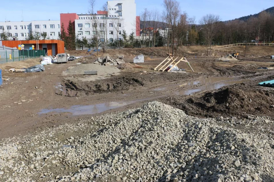 ​Zaawansowane prace przy „ścieżce zdrowia” - zdjęcie 9