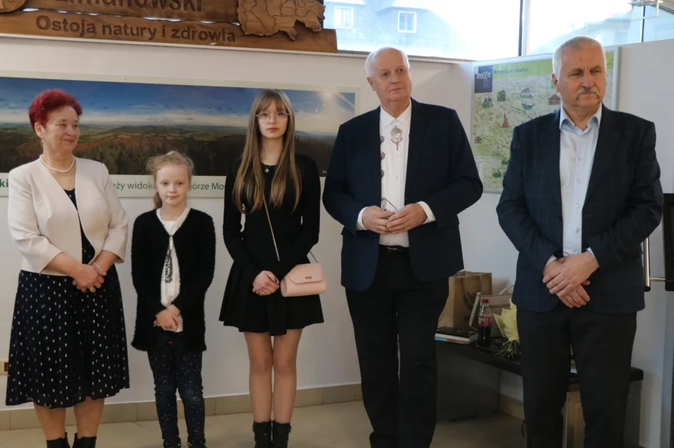 Rodzinna wystawa artystów - dziadków i wnuczek (ZDJĘCIA) - zdjęcie 15