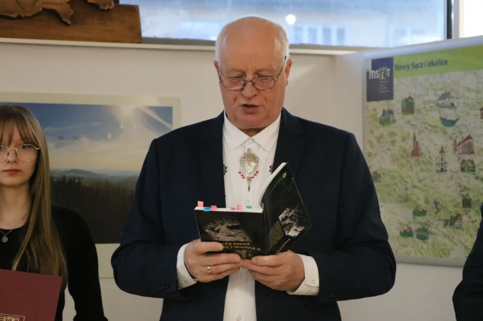 Rodzinna wystawa artystów - dziadków i wnuczek (ZDJĘCIA) - zdjęcie 17