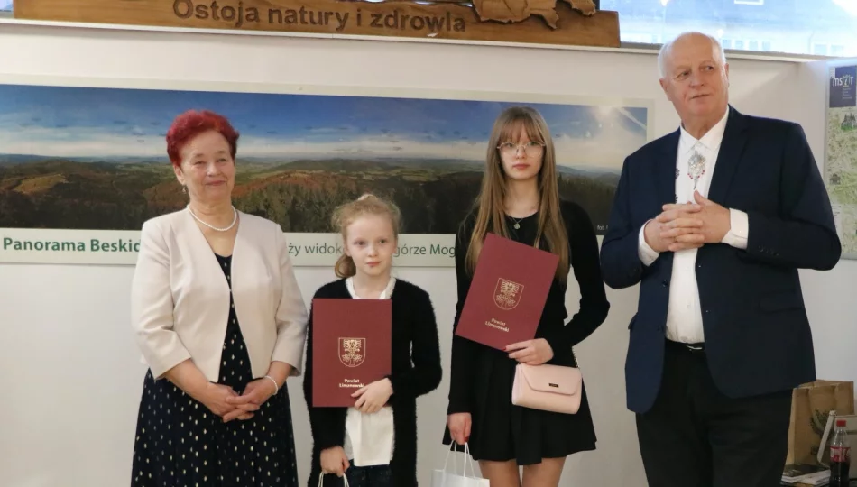 Rodzinna wystawa artystów - dziadków i wnuczek (ZDJĘCIA) - zdjęcie 1