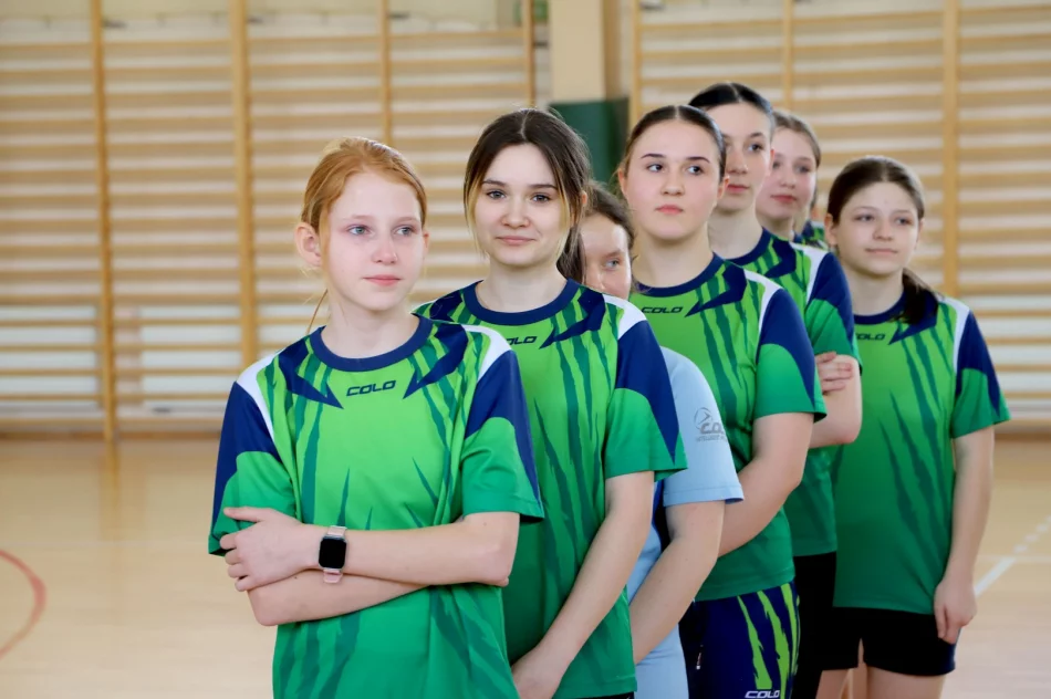 Dziewczyny ze Starej Wsi 1 Mistrzami w Piłce Ręcznej Młodzieży Szkolnej - zdjęcie 5
