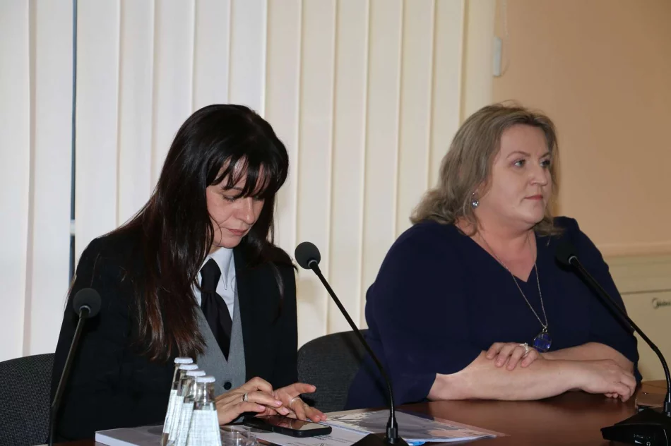 Spotkanie wójtów i burmistrzów z Marszałkiem Łukaszem Smółką - zdjęcie 2