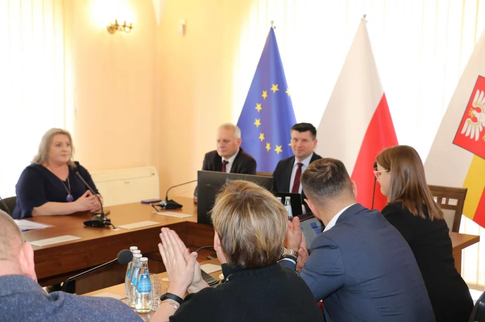 Spotkanie wójtów i burmistrzów z Marszałkiem Łukaszem Smółką - zdjęcie 3