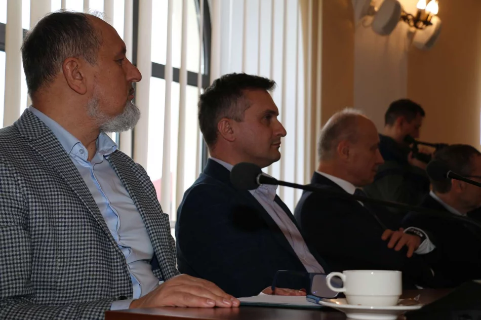 Spotkanie wójtów i burmistrzów z Marszałkiem Łukaszem Smółką - zdjęcie 7