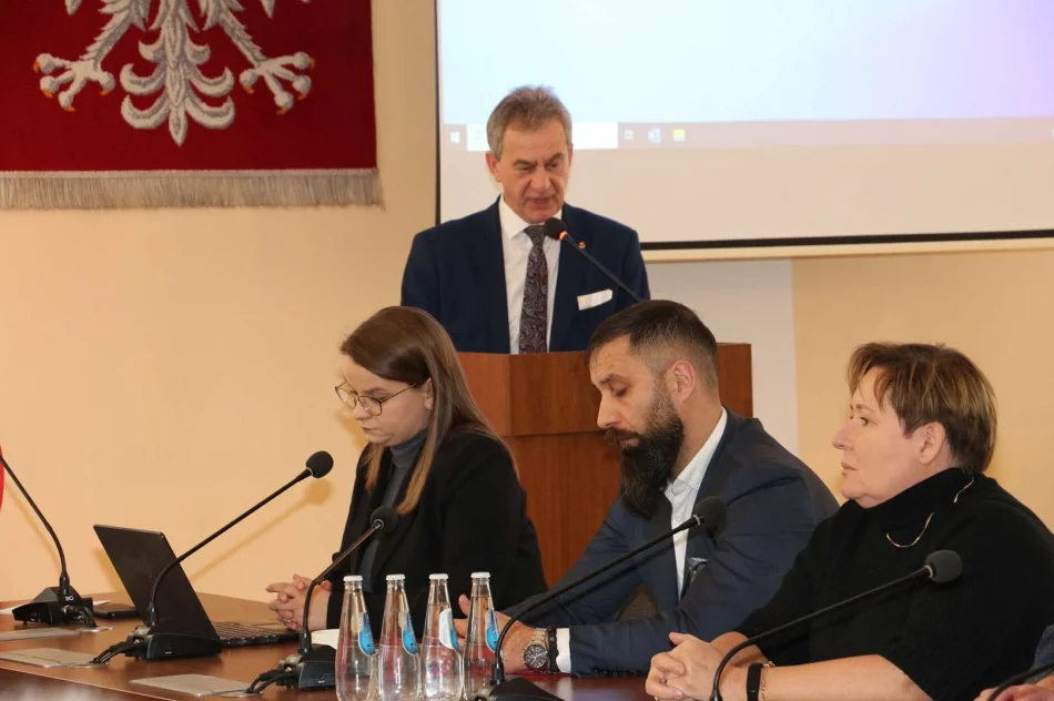 Spotkanie wójtów i burmistrzów z Marszałkiem Łukaszem Smółką - zdjęcie 9