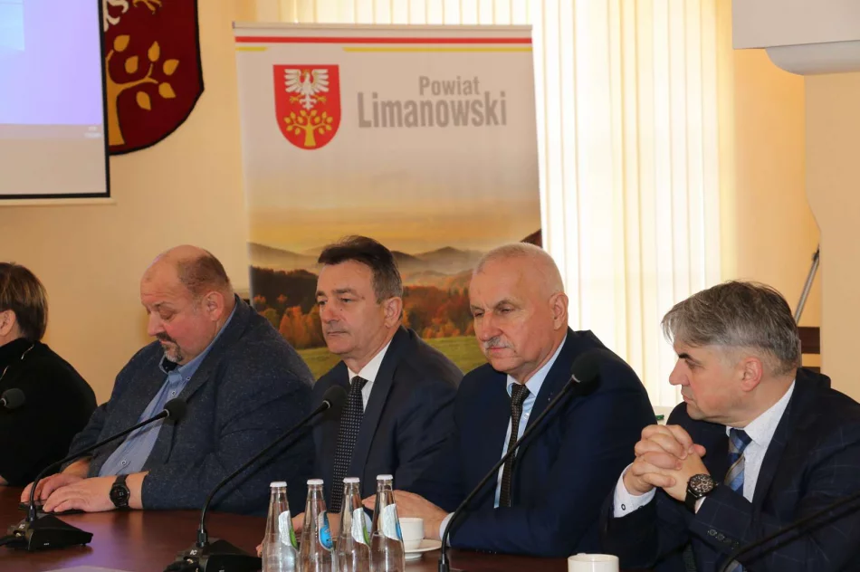 Spotkanie wójtów i burmistrzów z Marszałkiem Łukaszem Smółką - zdjęcie 10