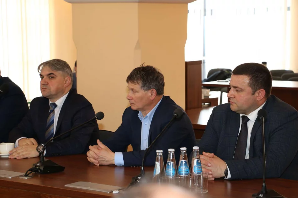 Spotkanie wójtów i burmistrzów z Marszałkiem Łukaszem Smółką - zdjęcie 11