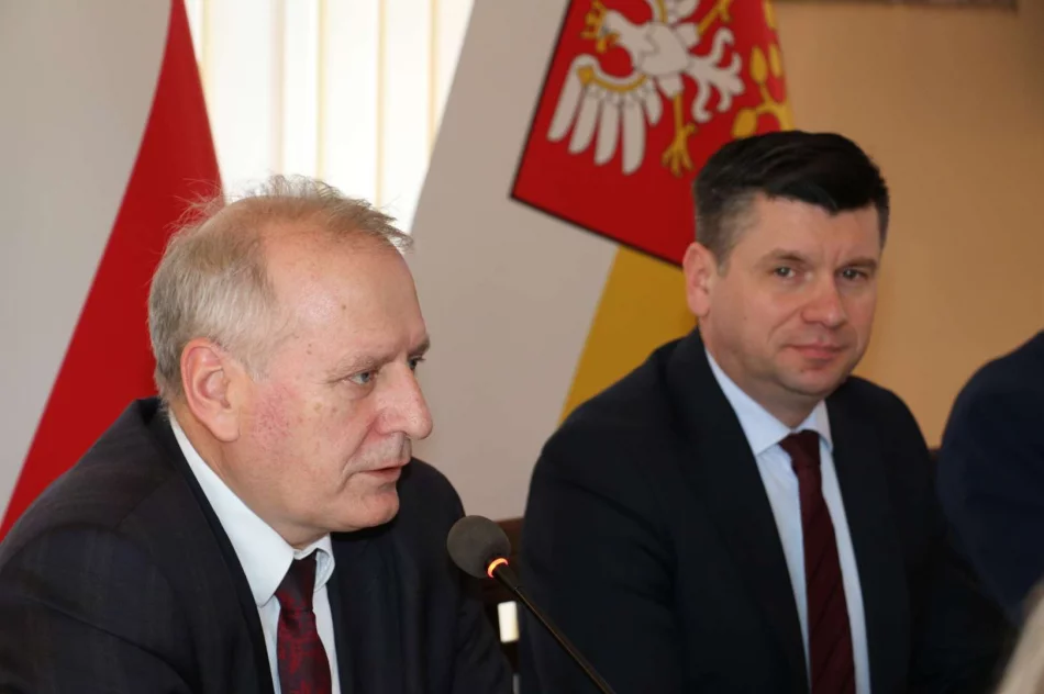 Spotkanie wójtów i burmistrzów z Marszałkiem Łukaszem Smółką - zdjęcie 12