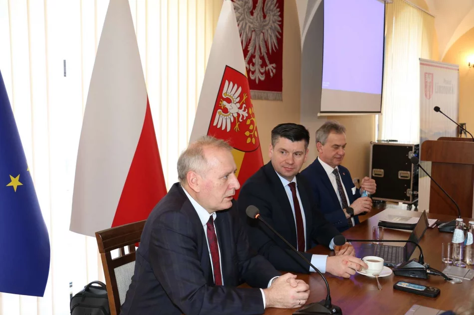 Spotkanie wójtów i burmistrzów z Marszałkiem Łukaszem Smółką - zdjęcie 13