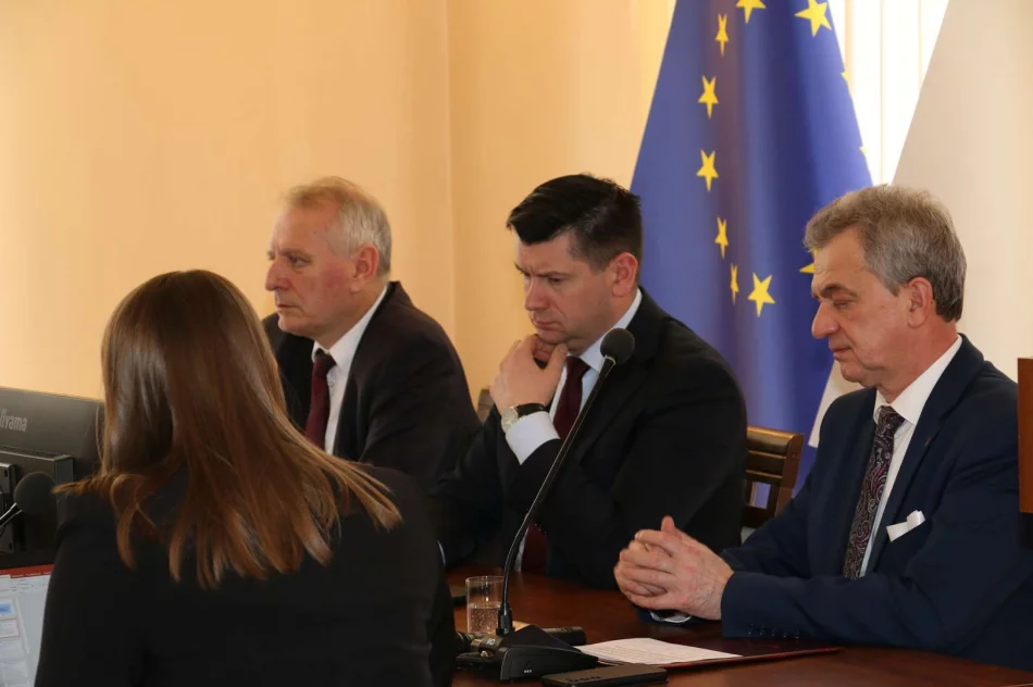 Spotkanie wójtów i burmistrzów z Marszałkiem Łukaszem Smółką - zdjęcie 14