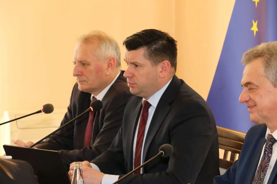 Spotkanie wójtów i burmistrzów z Marszałkiem Łukaszem Smółką - zdjęcie 15
