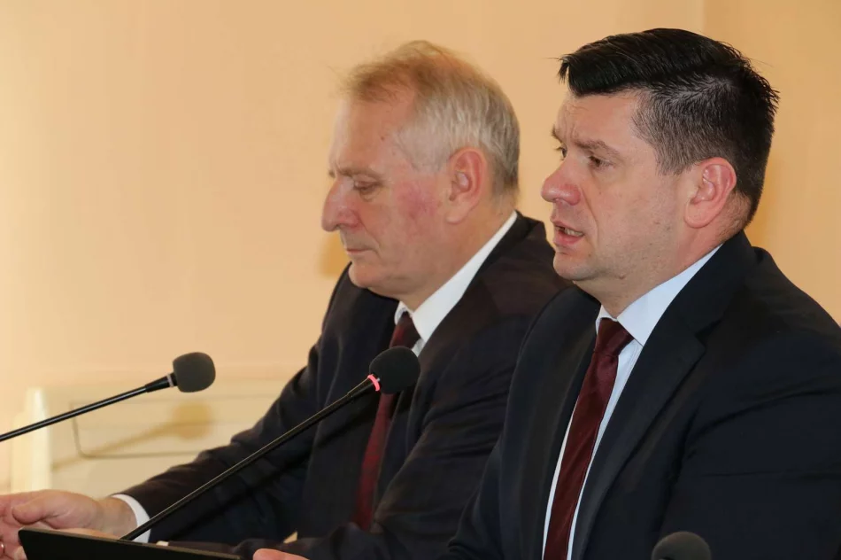 Spotkanie wójtów i burmistrzów z Marszałkiem Łukaszem Smółką - zdjęcie 16