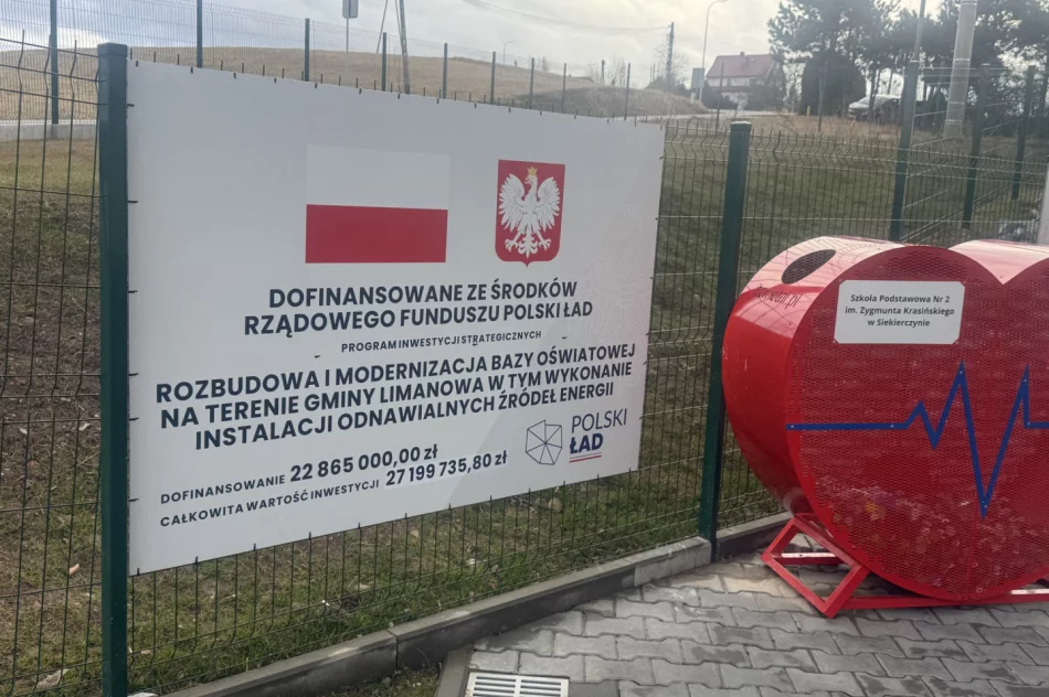 Uroczystość otwarcia nowej części szkoły i sali gimnastycznej w SP Nr 2 w Siekierczynie - zdjęcie 14
