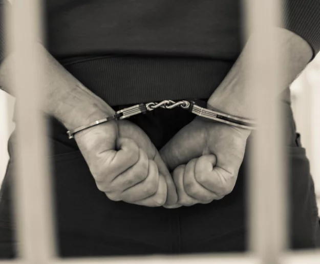 11-latek zadzwonił na policję, jego ojciec trafił do aresztu - zdjęcie główne