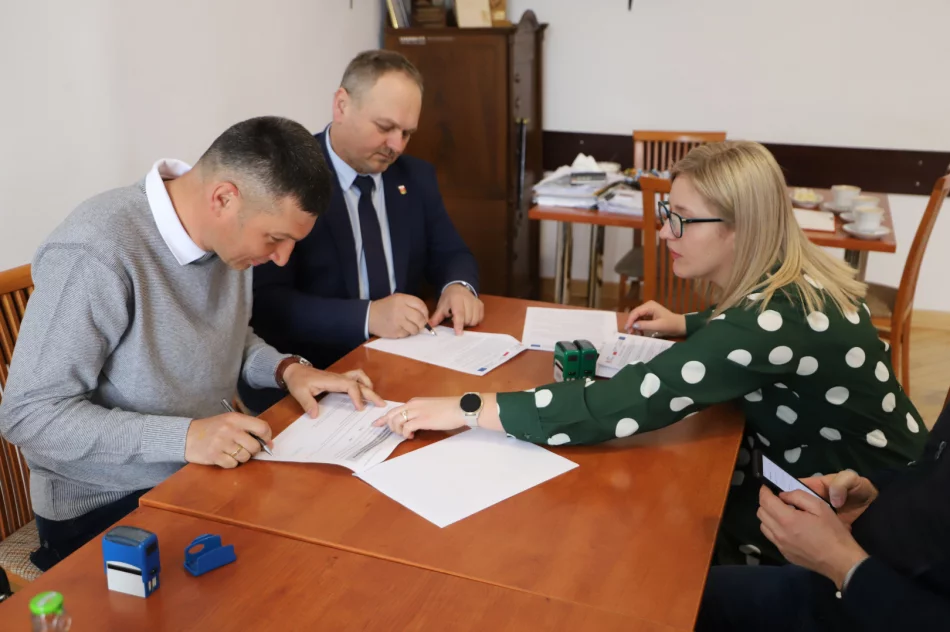 Podpisanie umowy na wykonanie kanalizacji w miejscowości Stara Wieś - zdjęcie 4