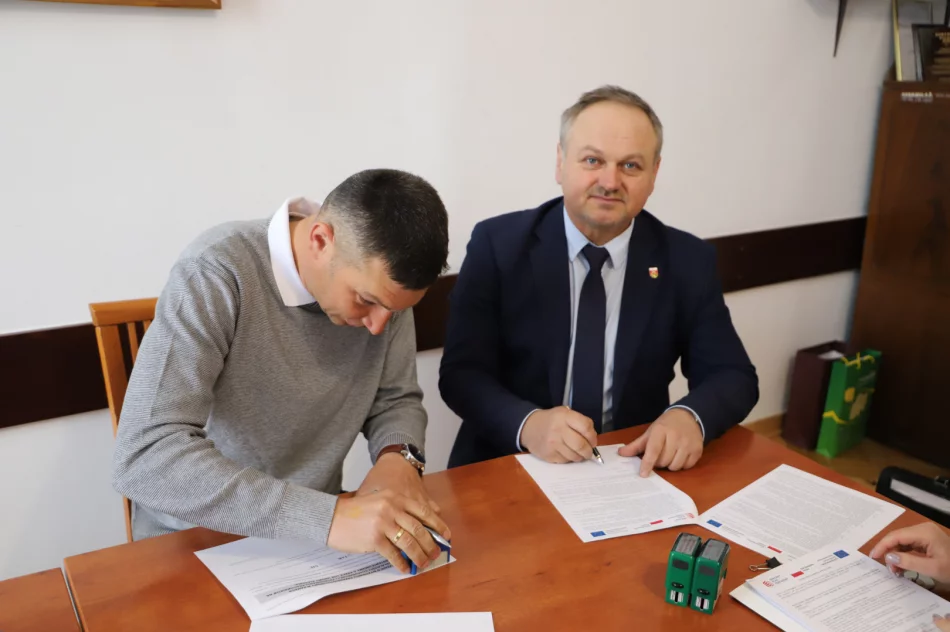 Podpisanie umowy na wykonanie kanalizacji w miejscowości Stara Wieś - zdjęcie 5