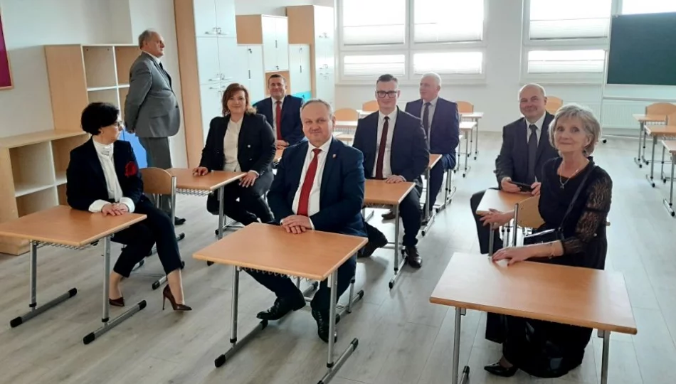 Szkoła po rozbudowie oficjalnie otwarta (ZDJĘCIA) - zdjęcie 1