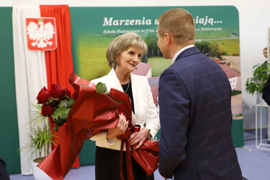 Szkoła po rozbudowie oficjalnie otwarta (ZDJĘCIA) - zdjęcie 10
