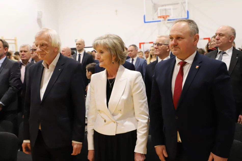 Szkoła po rozbudowie oficjalnie otwarta (ZDJĘCIA) - zdjęcie 11