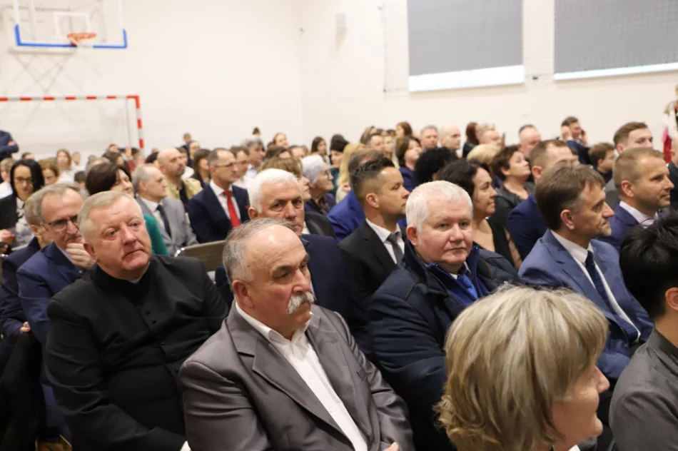 Szkoła po rozbudowie oficjalnie otwarta (ZDJĘCIA) - zdjęcie 19