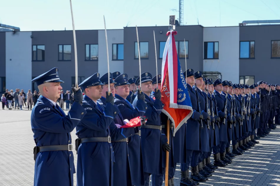 Ślubowanie 106 nowych funkcjonariuszy, 1 trafi do Limanowej - zdjęcie 2