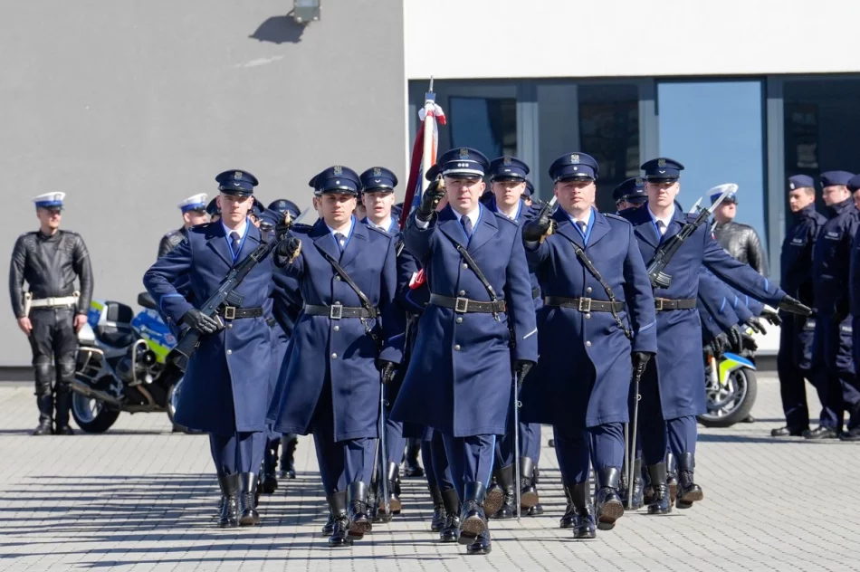 Ślubowanie 106 nowych funkcjonariuszy, 1 trafi do Limanowej - zdjęcie 3