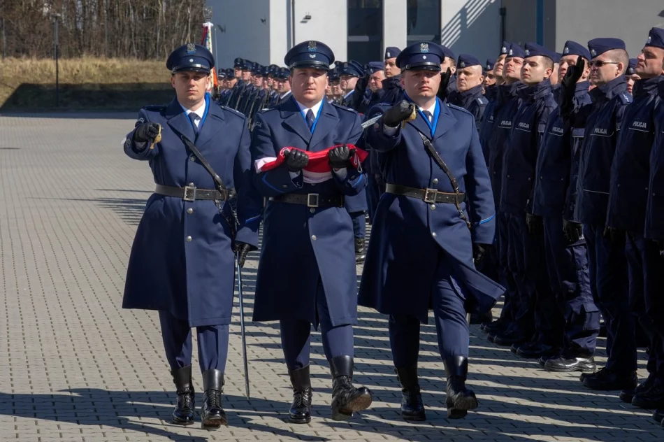 Ślubowanie 106 nowych funkcjonariuszy, 1 trafi do Limanowej - zdjęcie 5