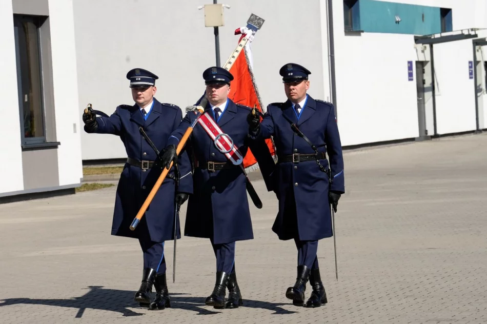 Ślubowanie 106 nowych funkcjonariuszy, 1 trafi do Limanowej - zdjęcie 6
