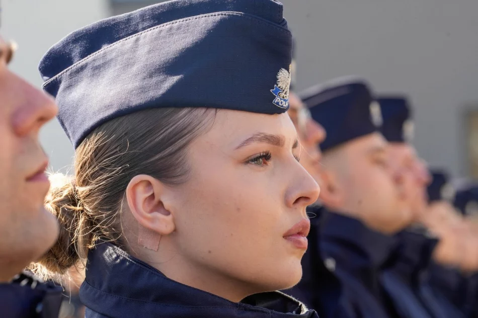 Ślubowanie 106 nowych funkcjonariuszy, 1 trafi do Limanowej - zdjęcie 9