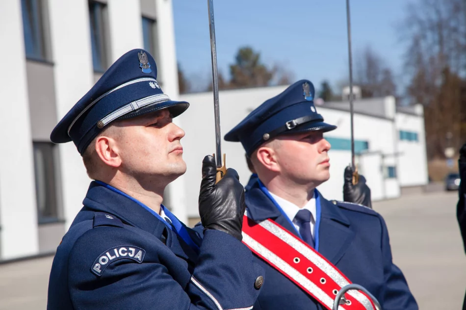 Ślubowanie 106 nowych funkcjonariuszy, 1 trafi do Limanowej - zdjęcie 15